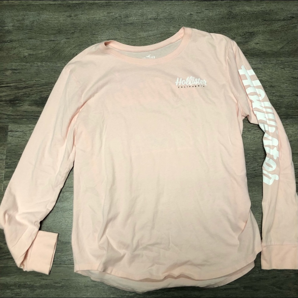 Never been Worn  Juniors Hollister Graphics Tee